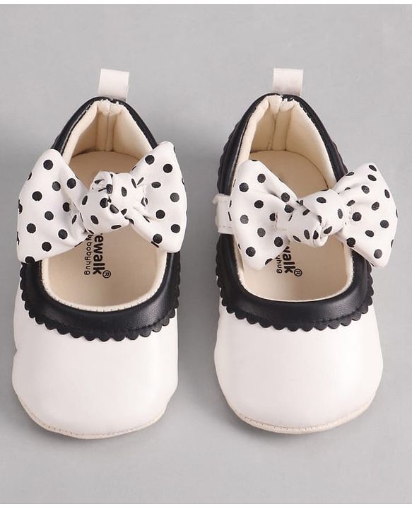 Cute Walk by Babyhug Booties with Velcro Closure & Bow Applique - Black