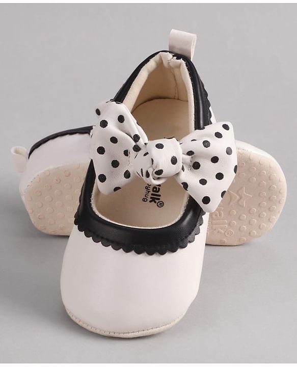 Cute Walk by Babyhug Booties with Velcro Closure & Bow Applique - Black