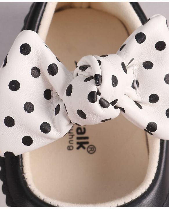 Cute Walk by Babyhug Booties with Velcro Closure & Bow Applique - Black