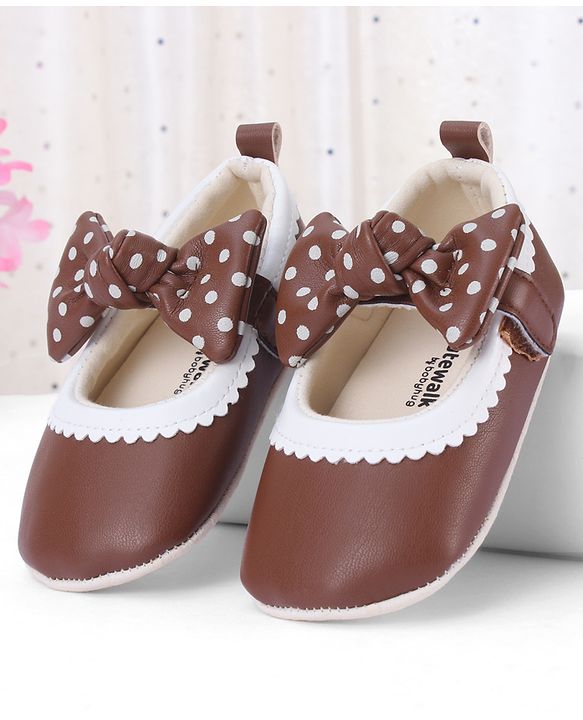 Cute Walk by Babyhug Booties with Velcro Closure & Bow Applique - Black