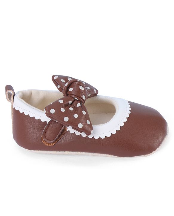 Cute Walk by Babyhug Booties with Velcro Closure & Bow Applique - Black