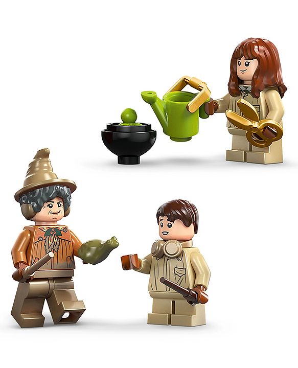 LEGO Harry Potter Hogwarts Castle: Herbology Class Wizard Gift 390