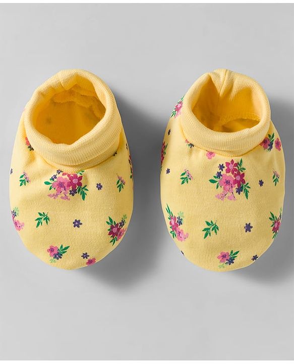 Babyhug 100% Cotton Interlock Knit Cap Mittens & Booties Set With Floral Print Yellow - Diameter 12 cm
