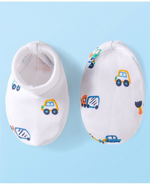 Babyhug 100% Cotton Knit Cap Mittens & Booties with Vehicle Print White - Diameter 16 cm