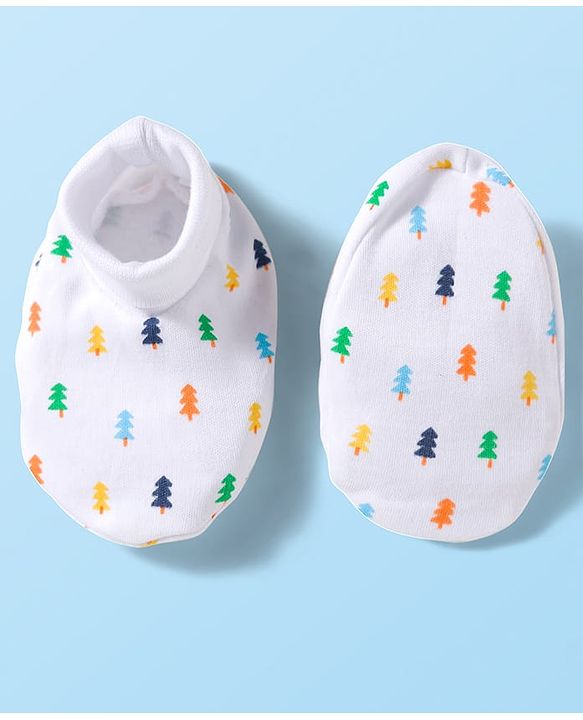 Babyhug 100% Cotton Knit Mittens and Bootie Set with Tree - White