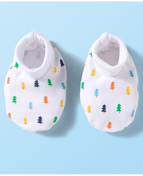 Babyhug 100% Cotton Knit Mittens and Bootie Set with Tree - White