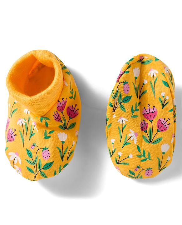 Babyhug 100% Cotton Knit Cap Mittens & Booties With Floral Print Yellow - Diameter 13 cm