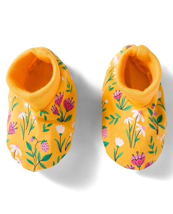 Babyhug 100% Cotton Knit Cap Mittens & Booties With Floral Print Yellow - Diameter 13 cm