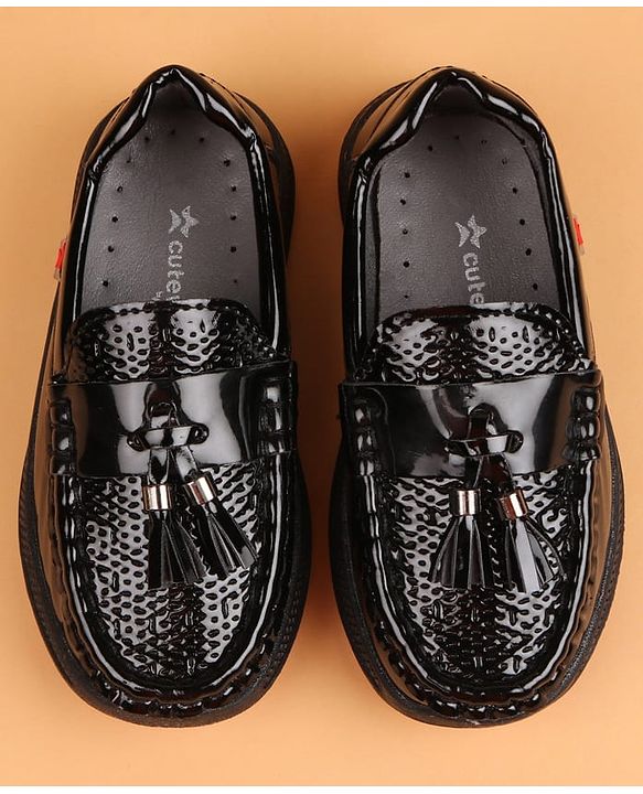 Cute Walk by Babyhug Slip On Oxford Shoes With Applique - Black