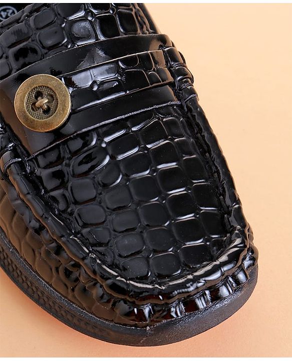 Cute Walk by Babyhug Loafer With Textured Design & Button Applique - Black
