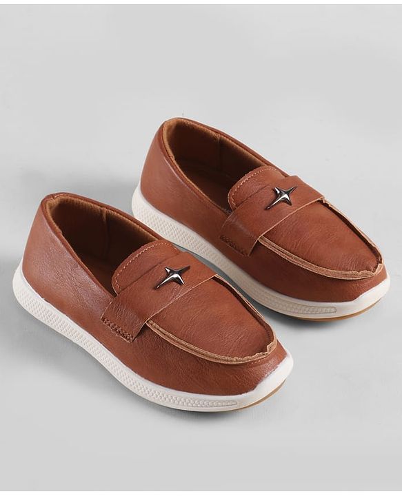 Cute Walk by Babyhug Solid Color Loafers with 3D Applique - Brown