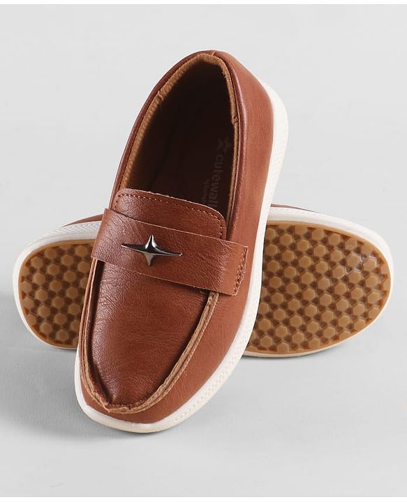 Cute Walk by Babyhug Solid Color Loafers with 3D Applique - Brown