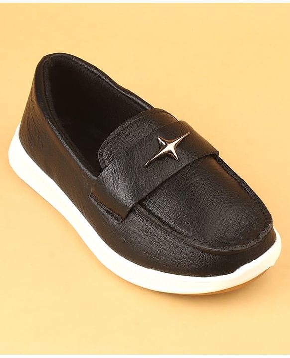 Cute Walk by Babyhug Solid Color Loafers with 3D Applique - Brown