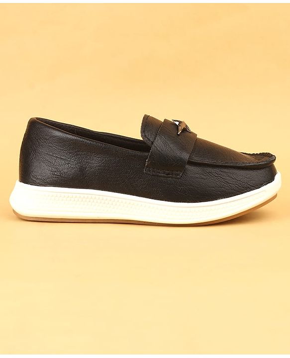 Cute Walk by Babyhug Solid Color Loafers with 3D Applique - Brown