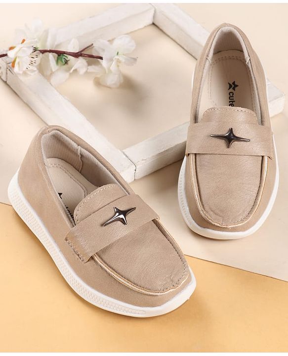 Cute Walk by Babyhug Solid Color Loafers with 3D Applique - Brown