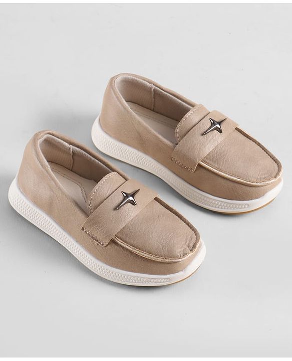 Cute Walk by Babyhug Solid Color Loafers with 3D Applique - Brown