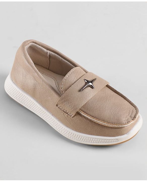 Cute Walk by Babyhug Solid Color Loafers with 3D Applique - Brown
