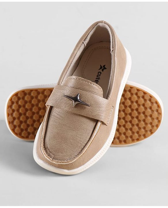 Cute Walk by Babyhug Solid Color Loafers with 3D Applique - Brown