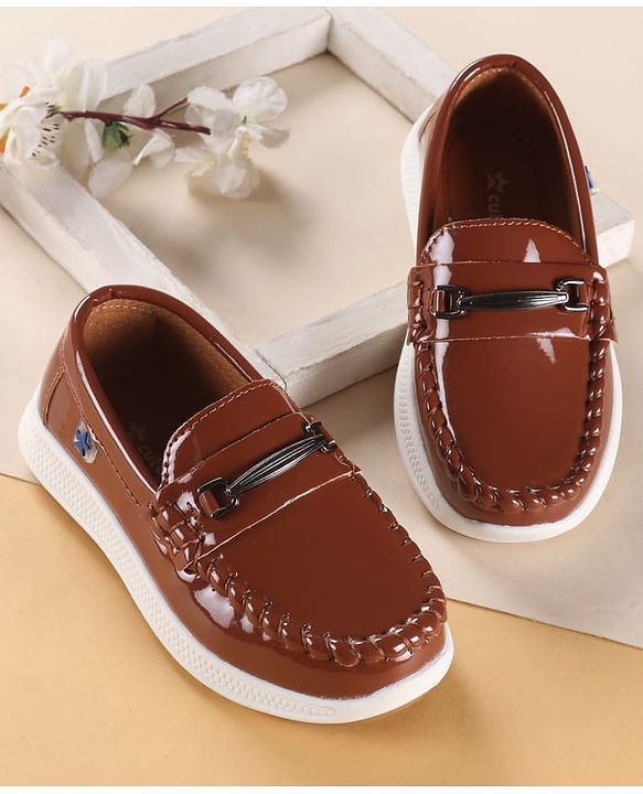 Cute Walk by Babyhug Solid Color Loafers with 3D Applique - Brown
