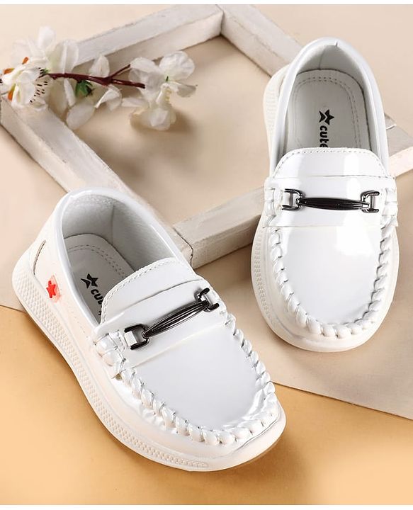Cute Walk by Babyhug Solid Color Loafers with 3D Applique - Brown