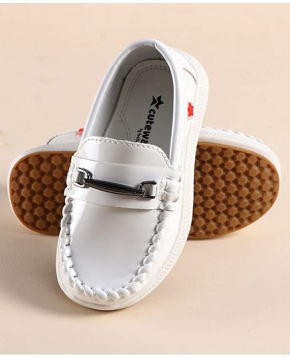 Cute Walk by Babyhug Solid Color Loafers with 3D Applique - Brown