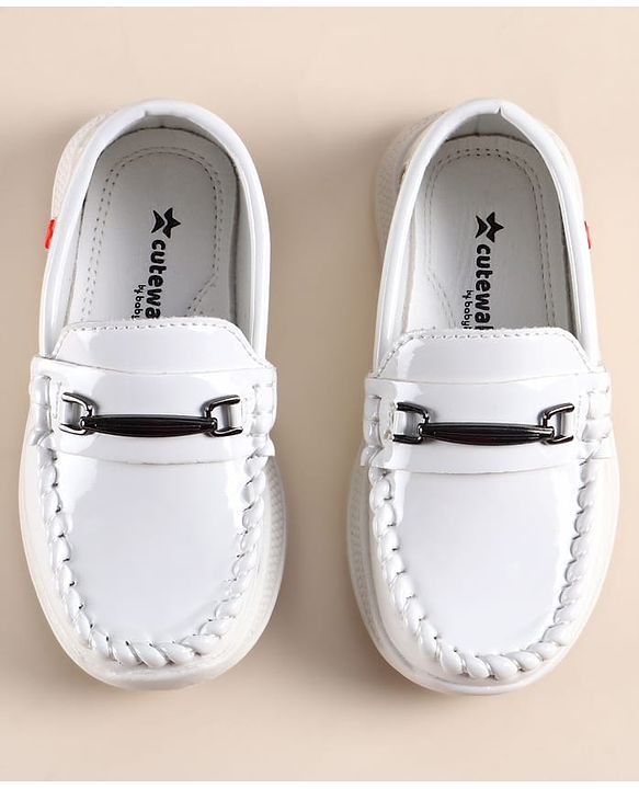 Cute Walk by Babyhug Solid Color Loafers with 3D Applique - Brown