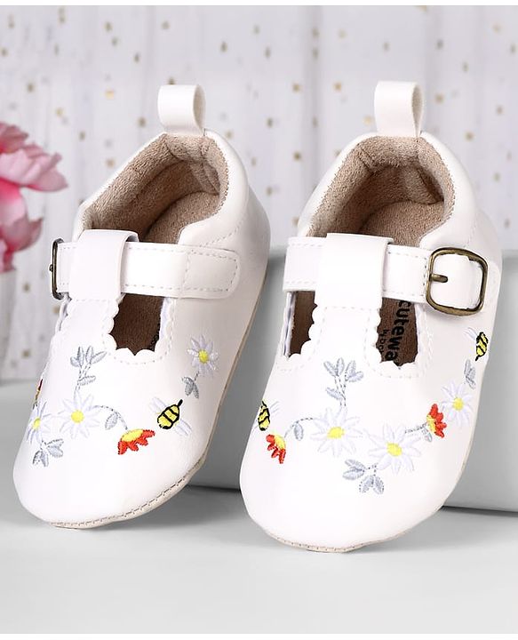 Cute Walk by Babyhug Velcro Closure Booties with Embroidery - Pink