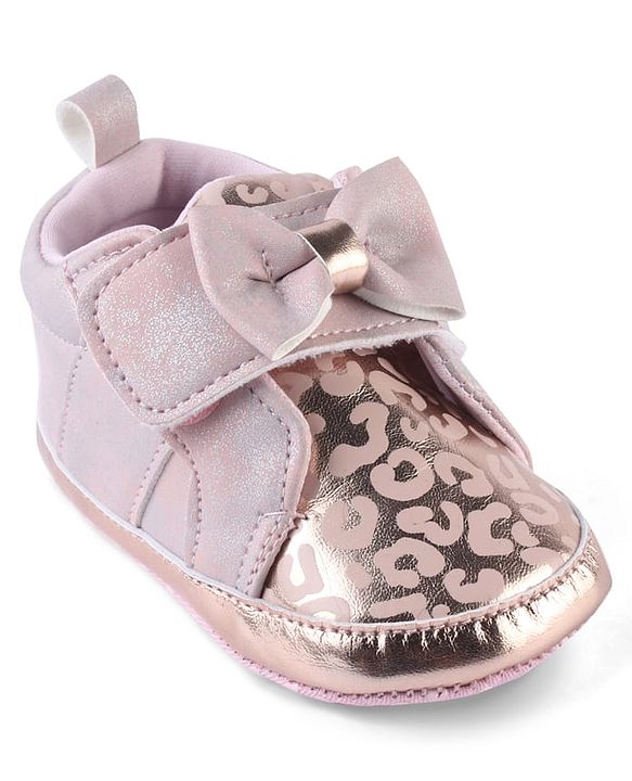 Cute Walk by Babyhug Booties With Velcro Closure & Bow Applique - Pink