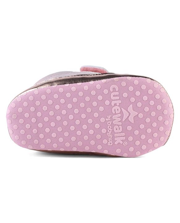 Cute Walk by Babyhug Booties With Velcro Closure & Bow Applique - Pink