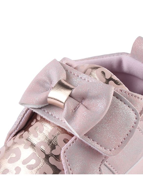 Cute Walk by Babyhug Booties With Velcro Closure & Bow Applique - Pink