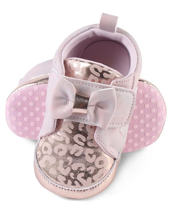 Cute Walk by Babyhug Booties With Velcro Closure & Bow Applique - Pink