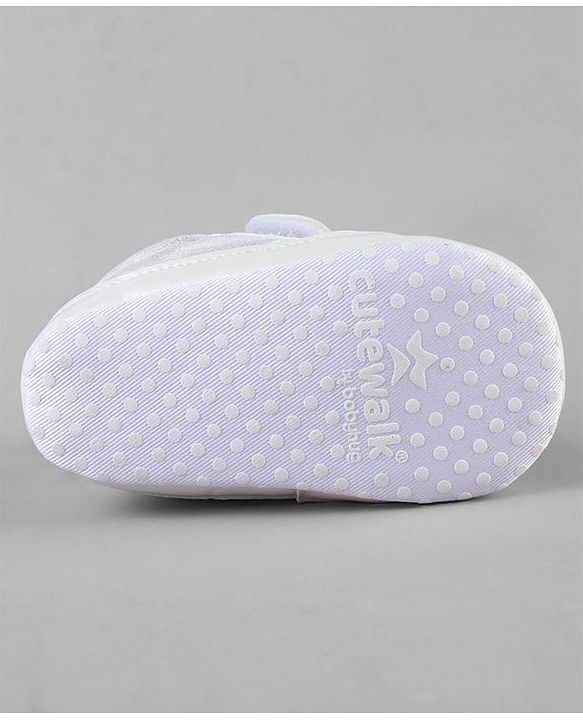 Cute Walk by Babyhug Booties With Velcro Closure & Bow Applique - Pink