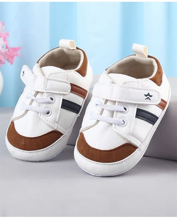 Cute Walk by Babyhug Solid Booties With Velcro Closure - White