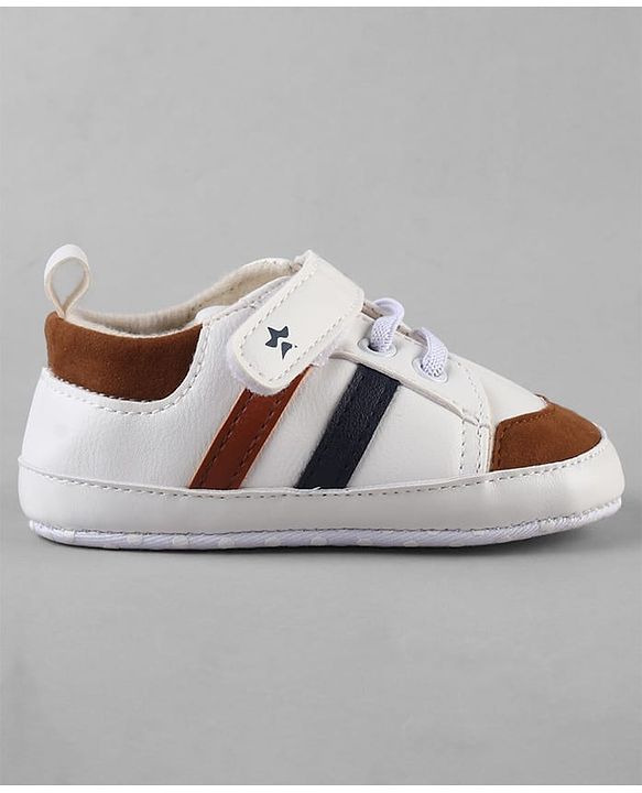 Cute Walk by Babyhug Solid Booties With Velcro Closure - White