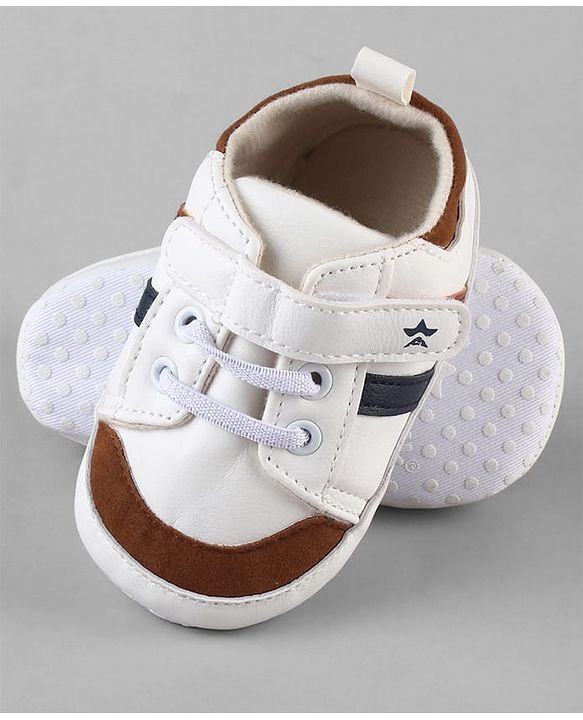 Cute Walk by Babyhug Solid Booties With Velcro Closure - White