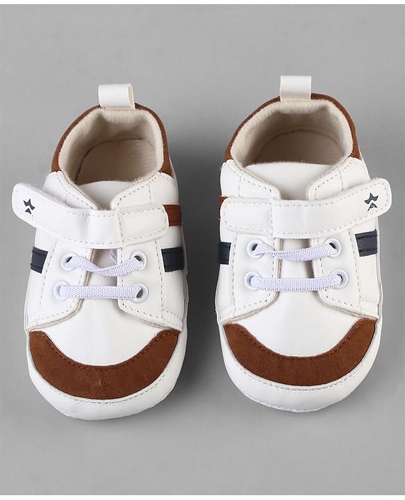 Cute Walk by Babyhug Solid Booties With Velcro Closure - White