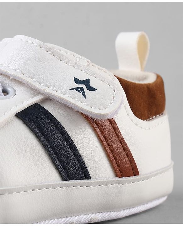 Cute Walk by Babyhug Solid Booties With Velcro Closure - White