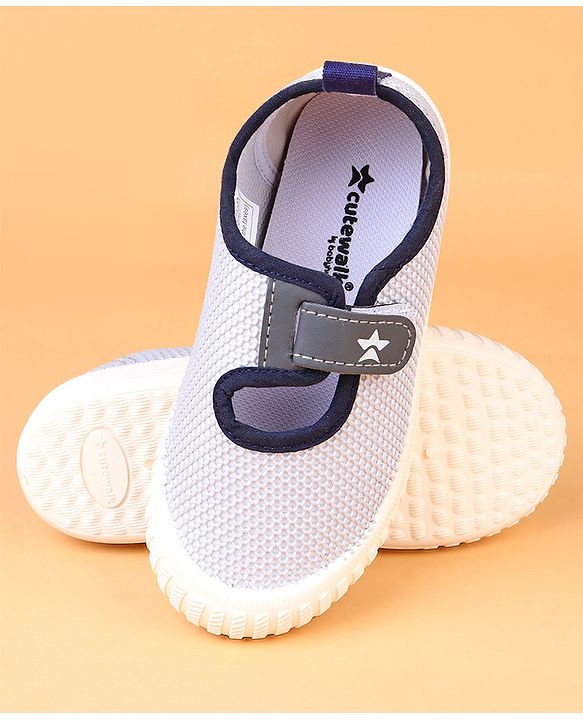 Cute Walk by Babyhug Velcro Closure Solid Casual Shoes - Grey