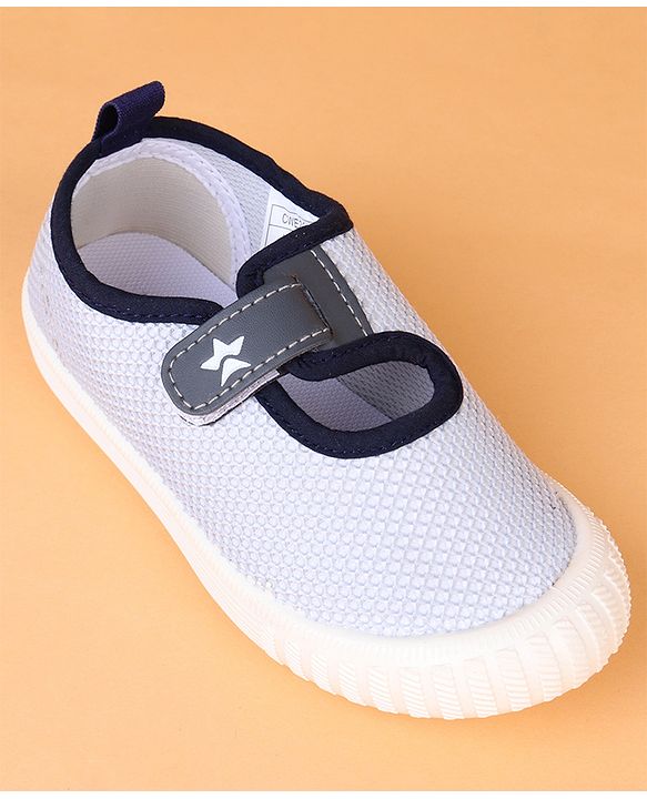 Cute Walk by Babyhug Velcro Closure Solid Casual Shoes - Grey
