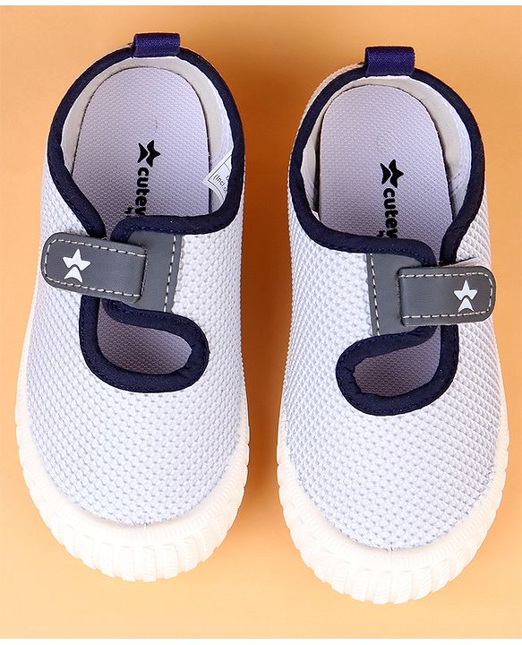 Cute Walk by Babyhug Velcro Closure Solid Casual Shoes - Grey