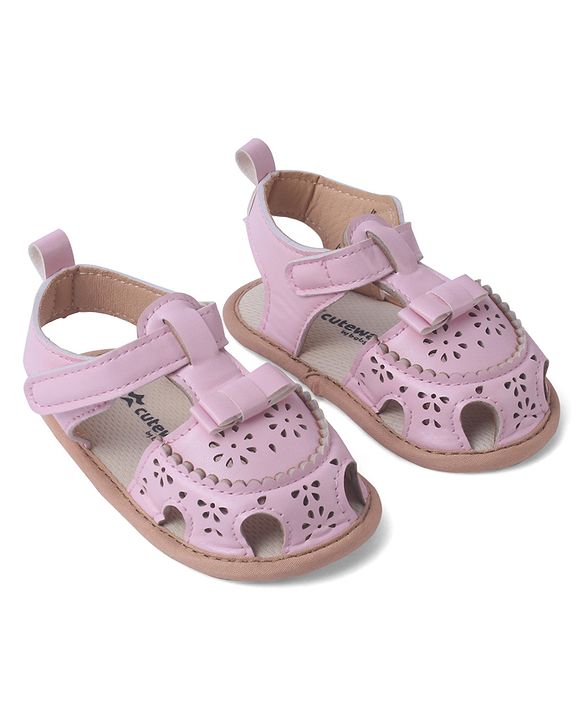 Cute Walk by Babyhug Velcro Closure Solid Booties - Pink