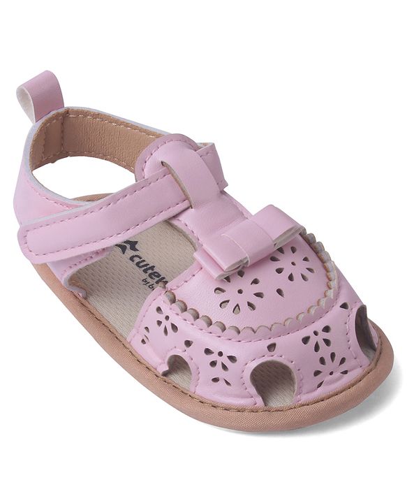 Cute Walk by Babyhug Velcro Closure Solid Booties - Pink