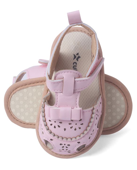 Cute Walk by Babyhug Velcro Closure Solid Booties - Pink