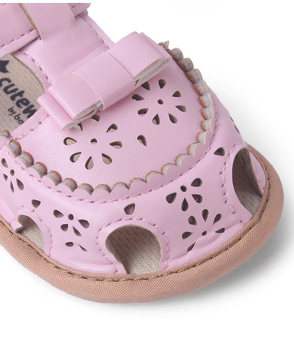Cute Walk by Babyhug Velcro Closure Solid Booties - Pink
