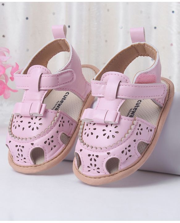 Cute Walk by Babyhug Velcro Closure Solid Booties - Pink