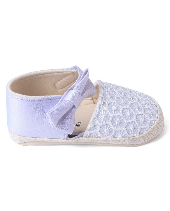 Cute Walk by Babyhug Booties With Bow Applique - White
