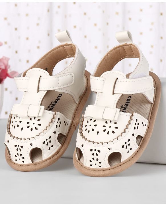 Cute Walk by Babyhug Velcro Closure Solid Booties - Pink