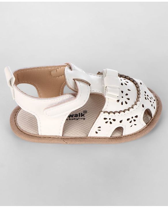 Cute Walk by Babyhug Velcro Closure Solid Booties - Pink