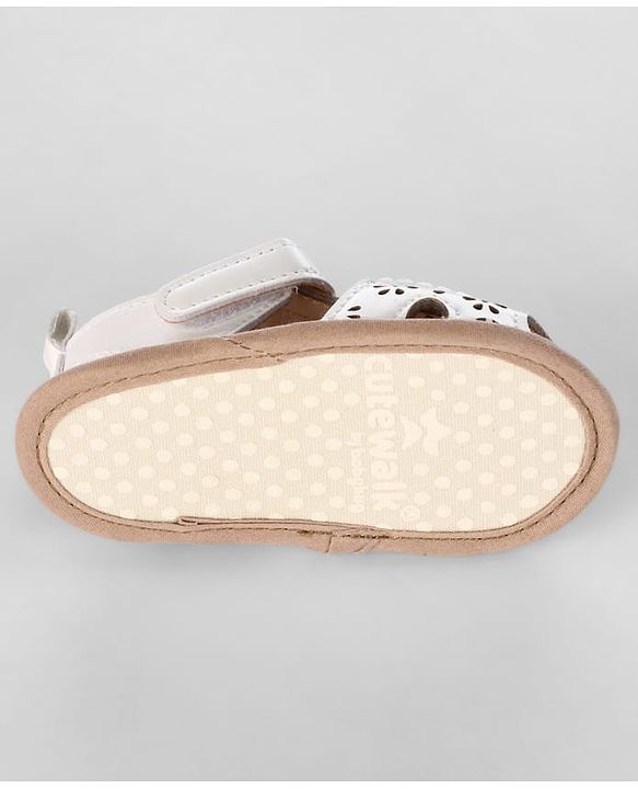 Cute Walk by Babyhug Velcro Closure Solid Booties - Pink