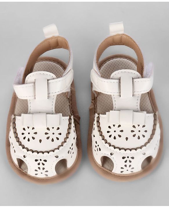 Cute Walk by Babyhug Velcro Closure Solid Booties - Pink